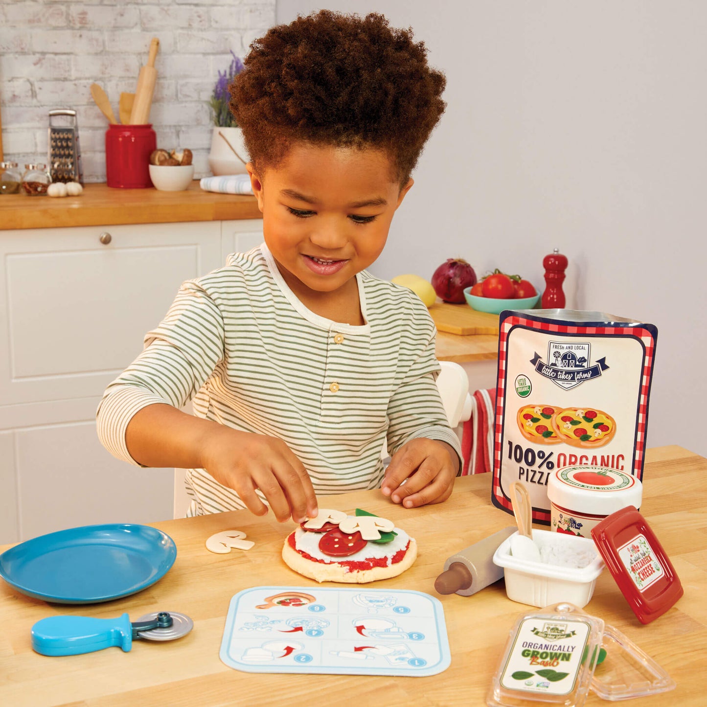 Creative Chefs  Pizza Kit  C Cooking Playset with Light-Up Pizza Oven