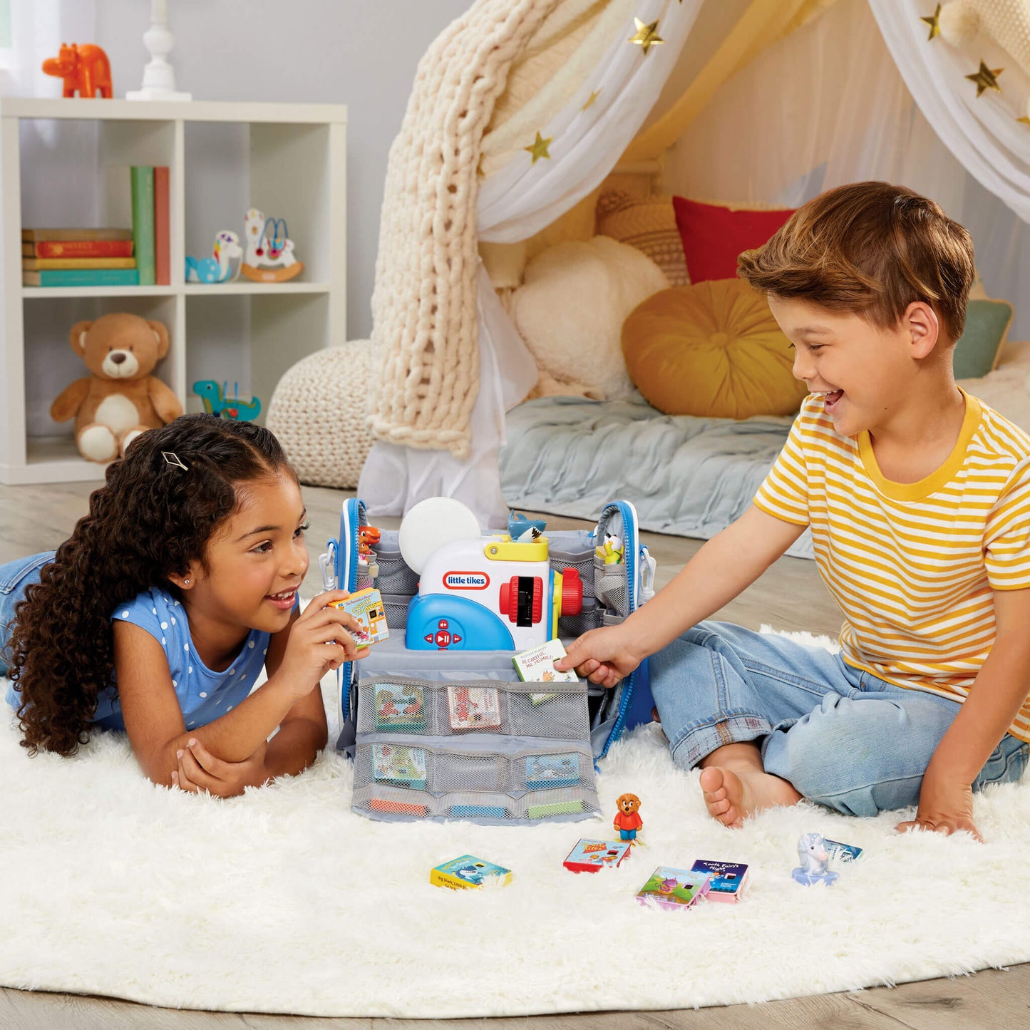 Story Dream Machine   Storytime Travel Case  C Portable Storage for Projector, Cartridges & Figurines